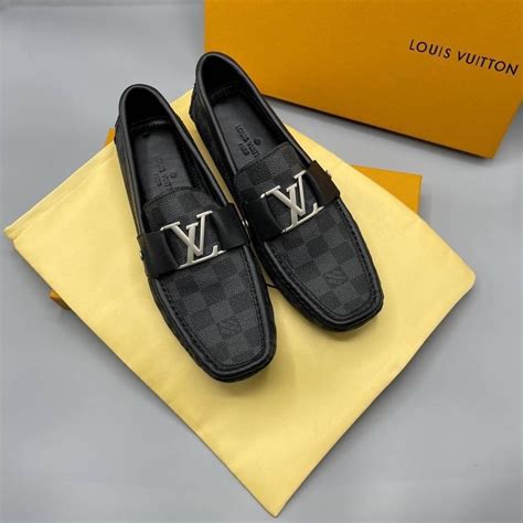 รองเท้า louis vuitton.